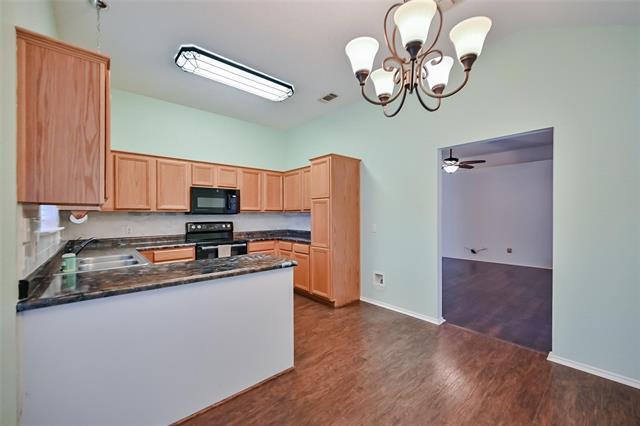 Building Photo - 907 Clear Creek Dr