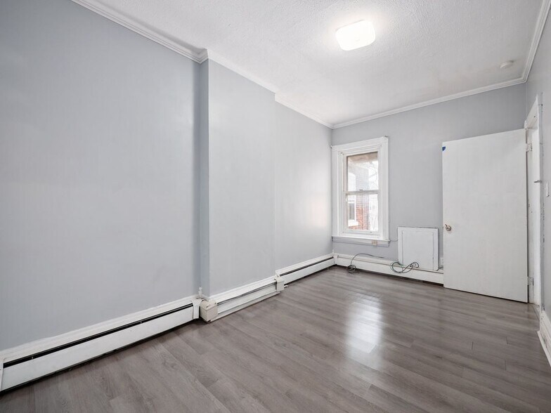 Building Photo - 222 N 13th St