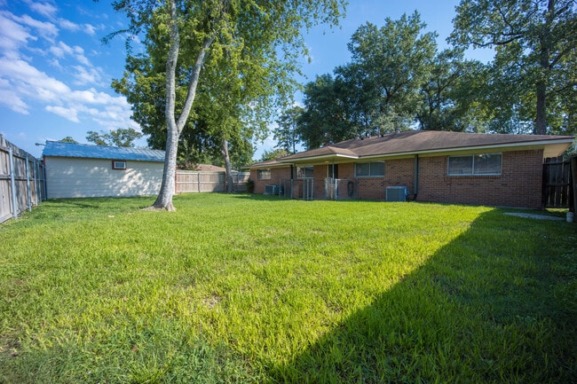 Building Photo - 17411 Strack Dr E