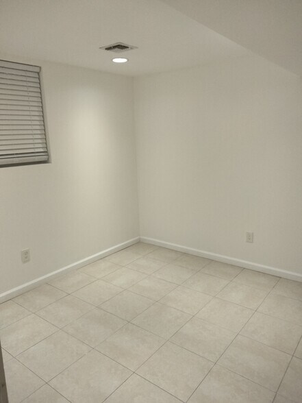 Building Photo - 34 Blaine Ave