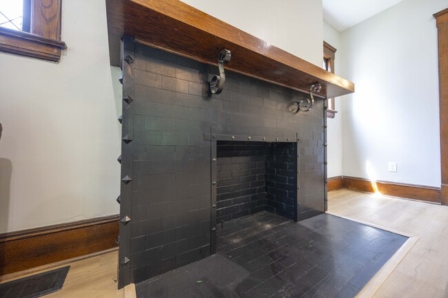 Building Photo - 1496 E 107th St