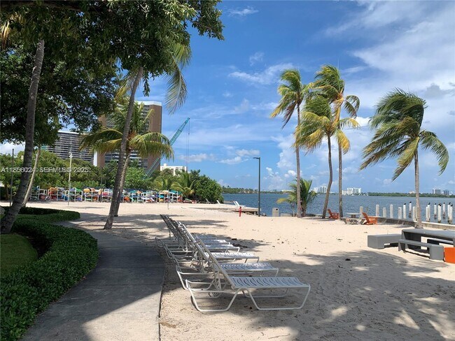 Building Photo - 650 NE 64th St