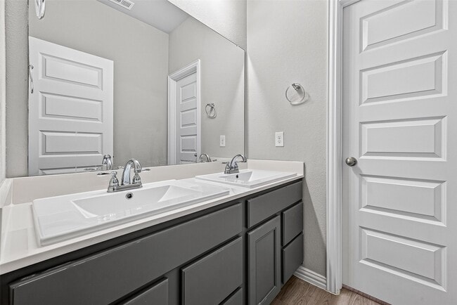 Building Photo - 6506 Tiburon Lakes Dr