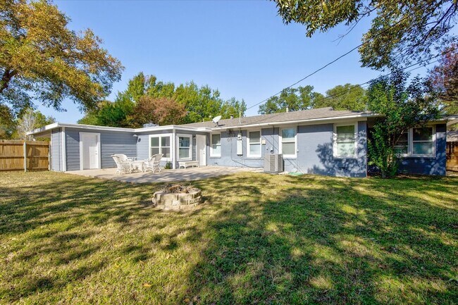 Building Photo - 3511 Corto Ave