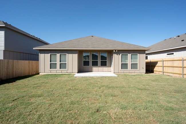 Building Photo - Spacious 4 Bedroom Home in South Temple – ...
