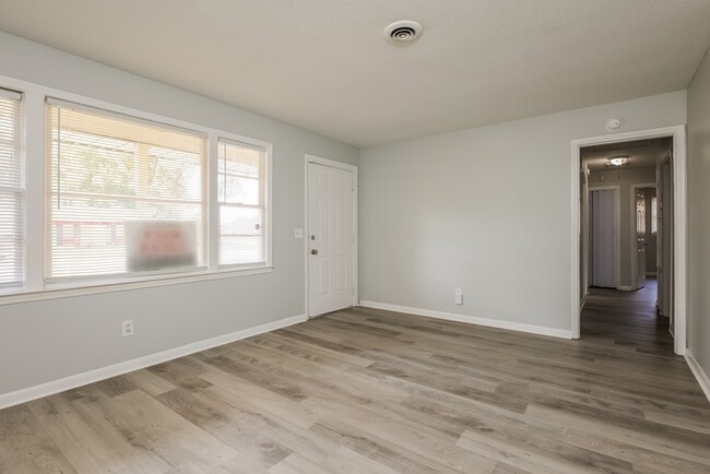 Building Photo - Beautiful 4  Bedroom Home Close to I-77!
