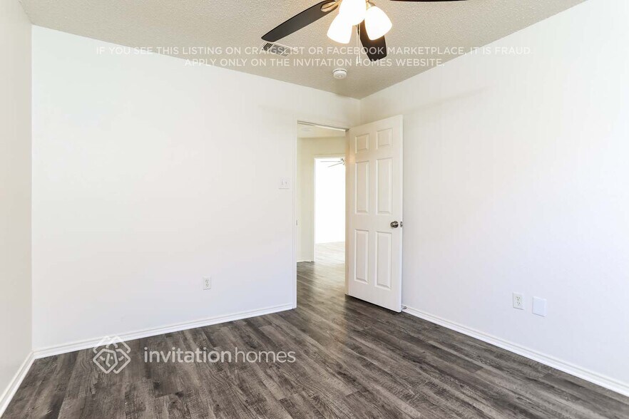 Building Photo - 2525 Rivers Edge Dr