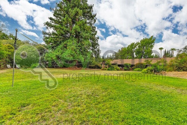 Building Photo - 9635 Oak Leaf Way