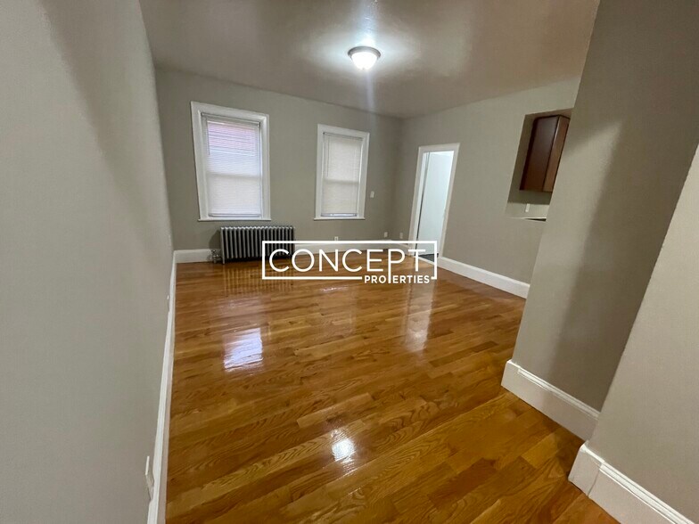 Building Photo - 33 Algonquin St