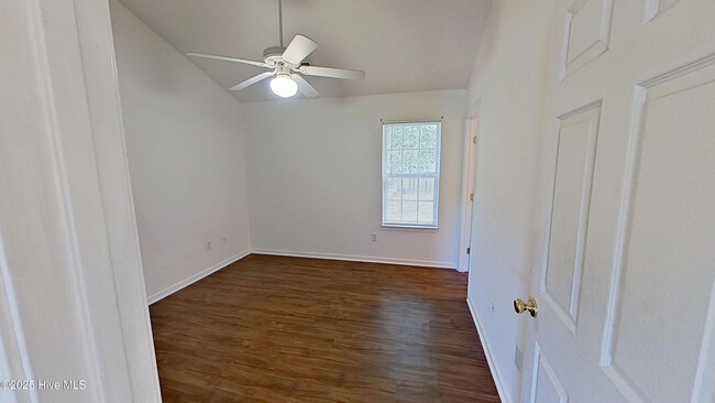 Building Photo - 4252 Sunglow Dr