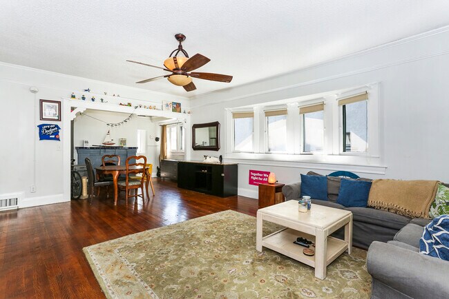 Building Photo - 230 N Bonnie Brae St