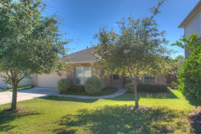 Building Photo - Classic Single Story Home In Beautiful Hil...