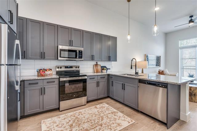 Building Photo - 650 E Sycamore St