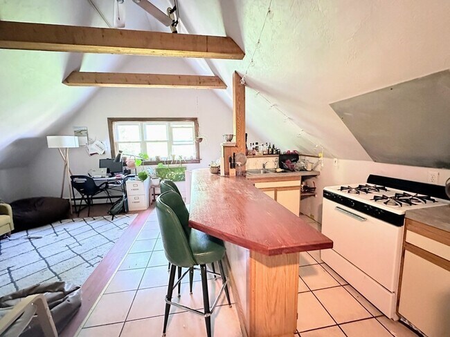 Building Photo - 69 Antwerp St