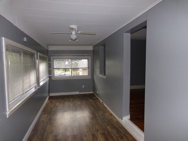 Building Photo - Corner Lot Cape Cod!