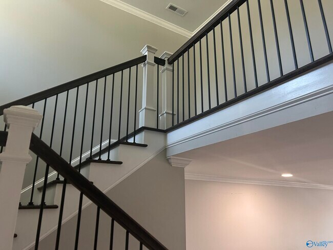 Building Photo - 2012 Fairway Hills Dr