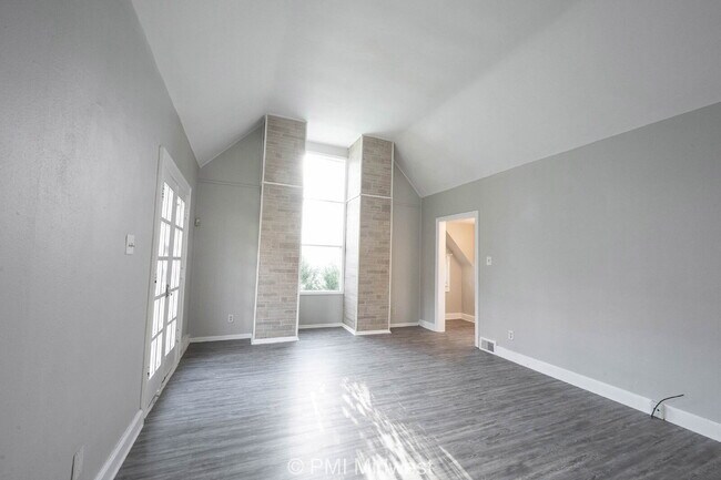 Building Photo - "Charming 3-Bedroom Haven with Spacious Living in Indianapolis – 2,190 Sq Ft of Comfort!"