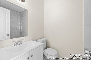 Building Photo - 922 Saddlebrook Dr