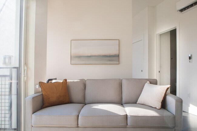 Building Photo - 550 W Juneau Ave