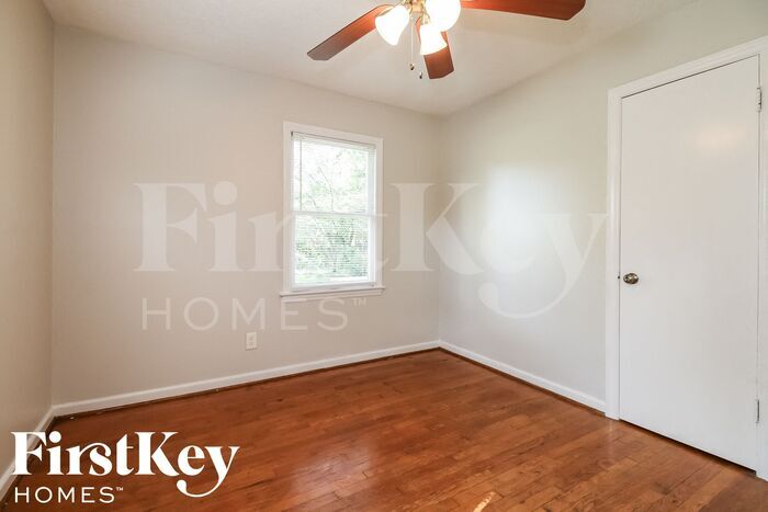 Building Photo - 10110 Hillcrest Rd