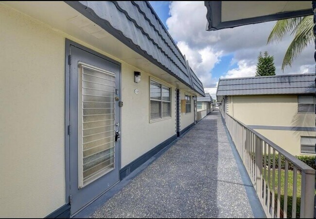 Building Photo - 125 Brittany Terrace