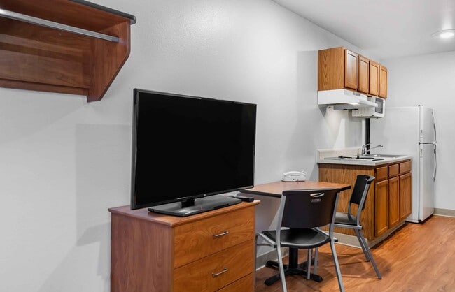 Building Photo - Furnished Studio-Laredo