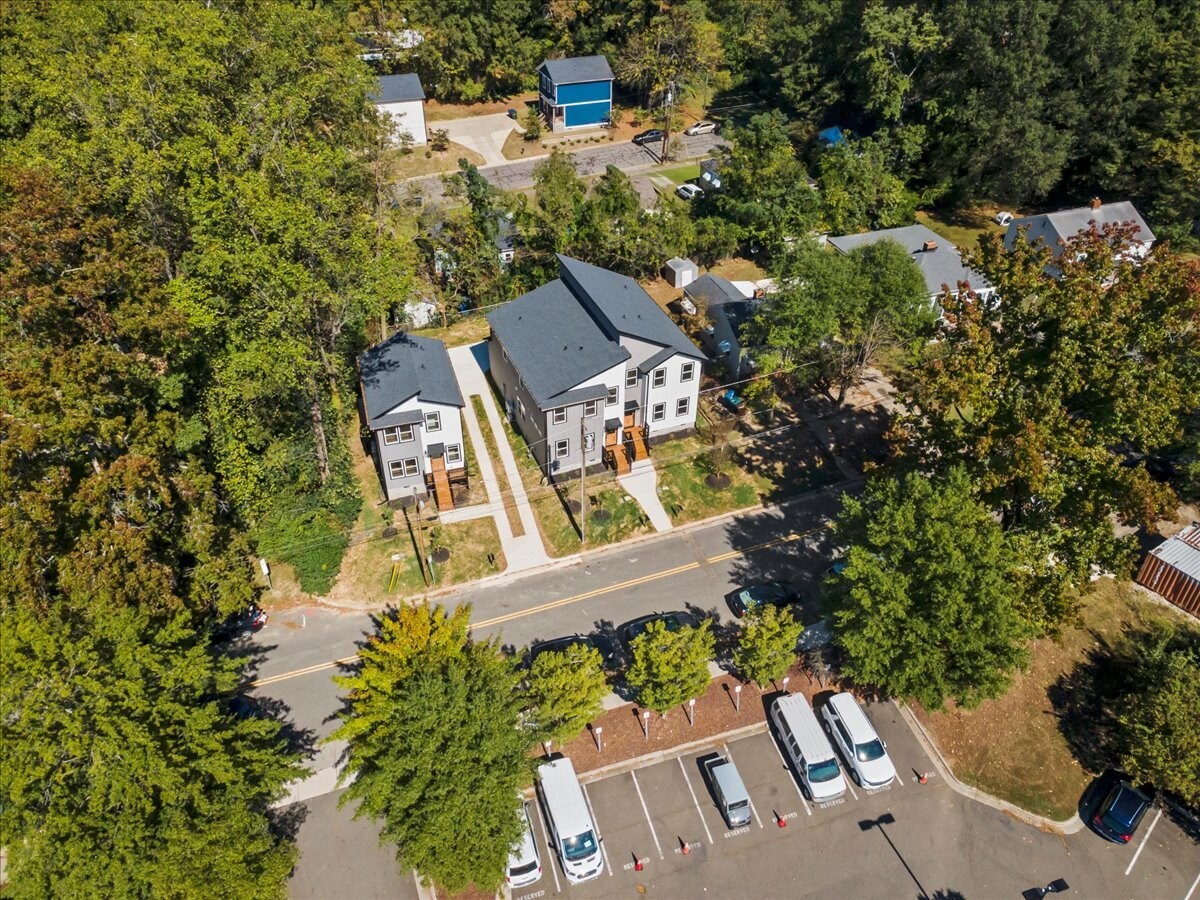 Building Photo - 803 Dupree St