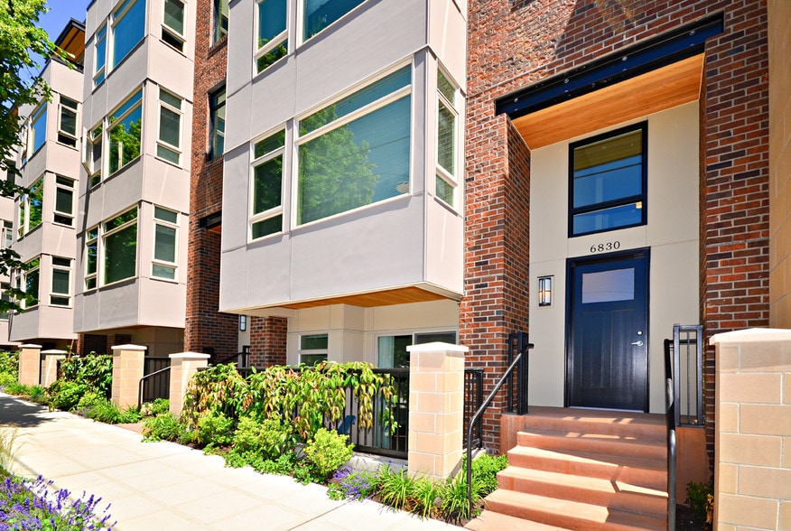 Roosevelt Station 6810 Roosevelt Way NE Seattle WA 98115 Apartment