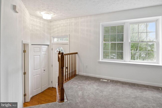Building Photo - 302 Ridgecrest Ct