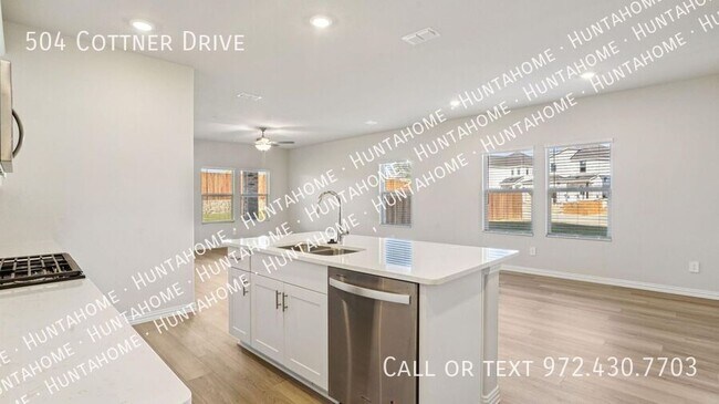 Building Photo - 504 Cottner Dr