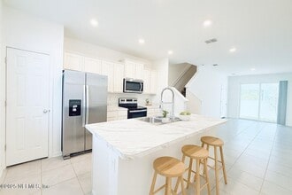 Building Photo - 8334 Zenith Cir