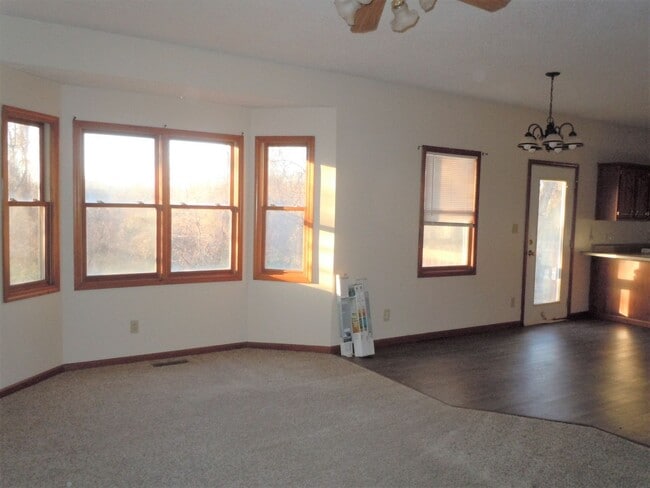 Building Photo - 3-4 Bedroom Executive Home on 5 Acres has 4 Baths and a 3 Car Garage!!