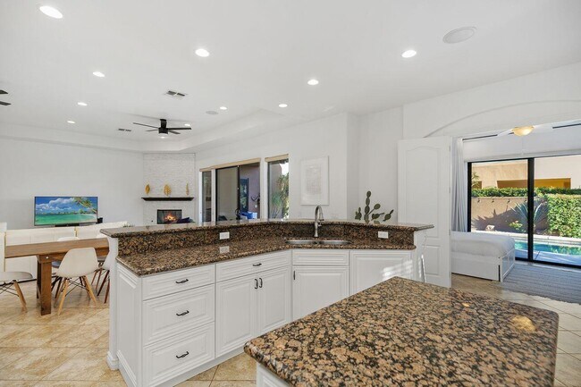 Building Photo - 51200 Calle Paloma