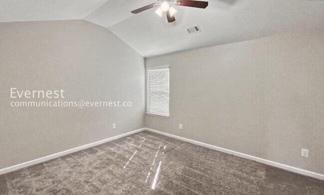 Building Photo - Beautiful 4-Bedroom Home: Comfort and Convenience Await / Pet-Friendly / Vouchers Accepted.