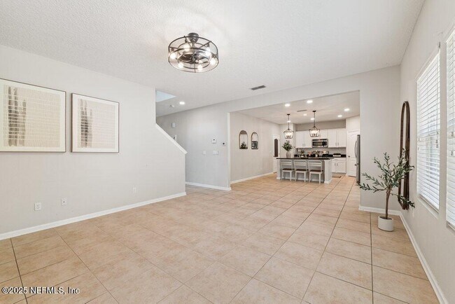 Building Photo - 3149 Silverado Cir