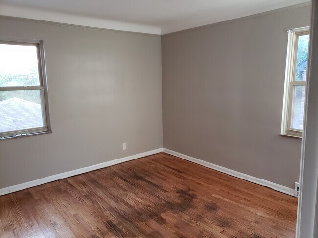 Building Photo - 18483 Greenlawn St