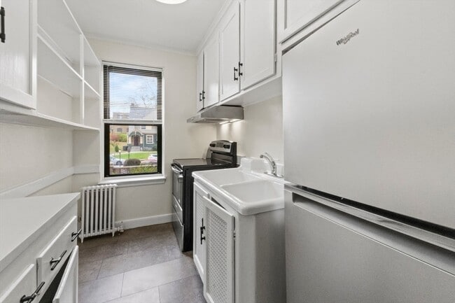 Building Photo - 38-40 Cedar Street Unit 335