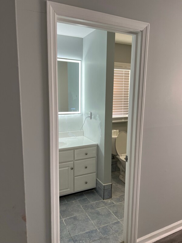 Building Photo - 639 N College Rd