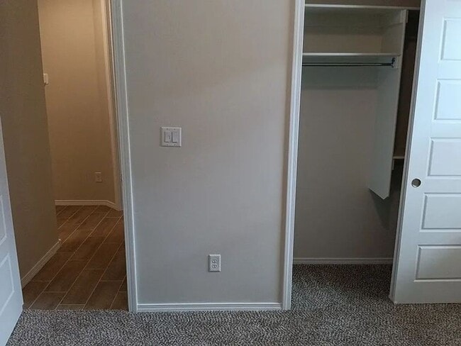 Building Photo - Welcome to this beautiful 3 bedroom, 2 bat...