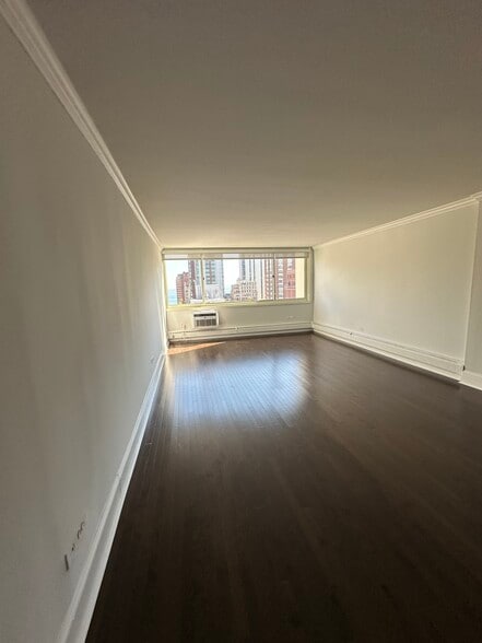 Building Photo - 1350 N Dearborn St