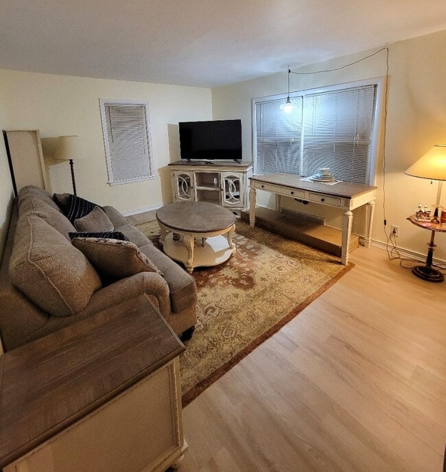 Building Photo - 1408 Torney Ave