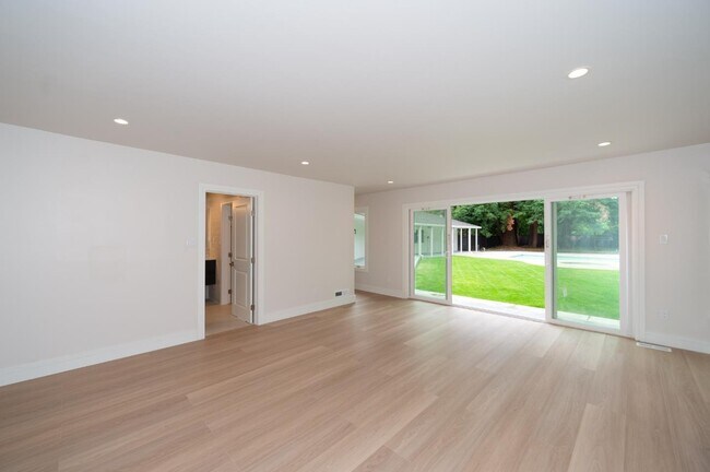 Building Photo - 9 Odell Pl