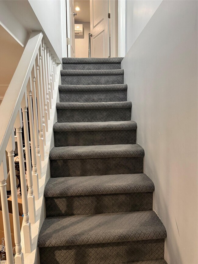 Building Photo - 10 Hillside Terrace