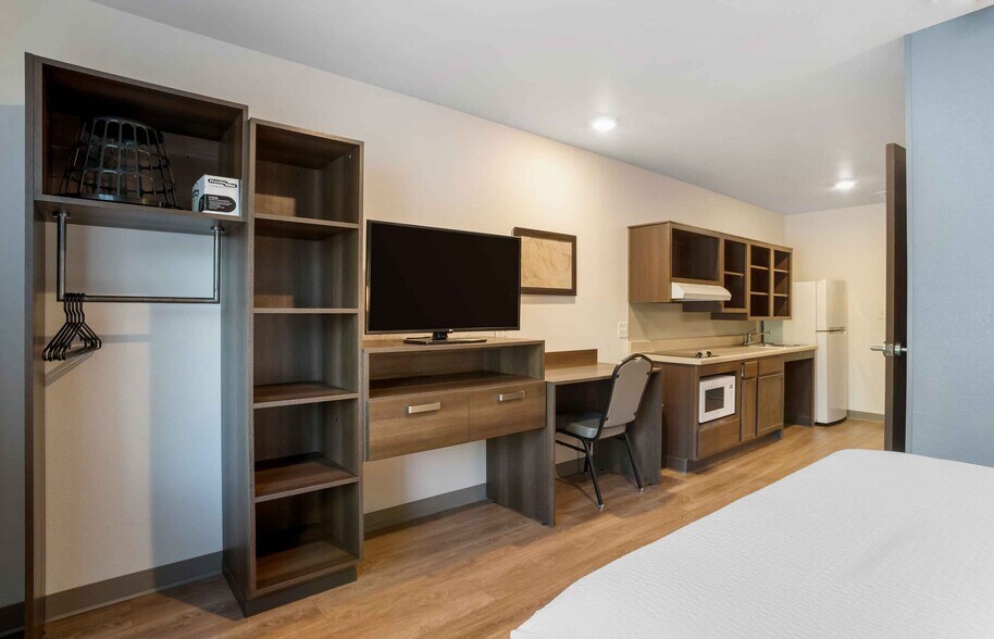 Building Photo - Furnished Studio-Wildwood