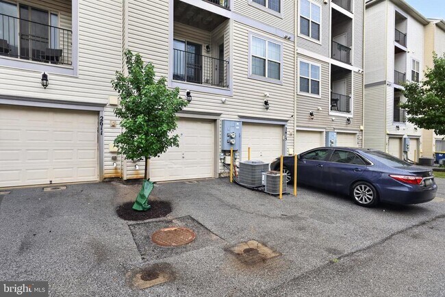 Building Photo - 2613 Campus Way N