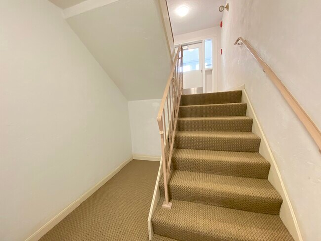 Building Photo - 377 Huse Rd
