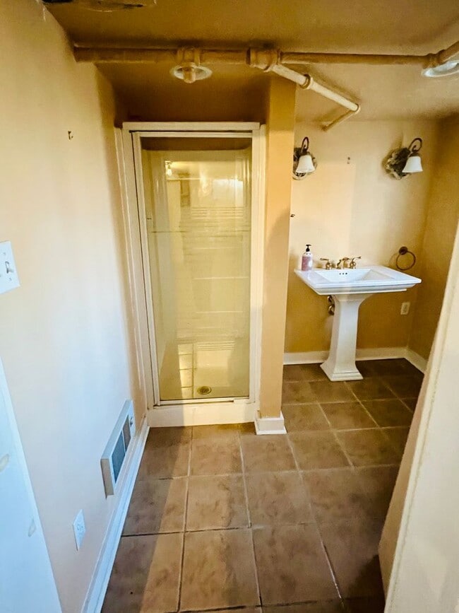 Building Photo - 3162 Stoneridge Rd SW