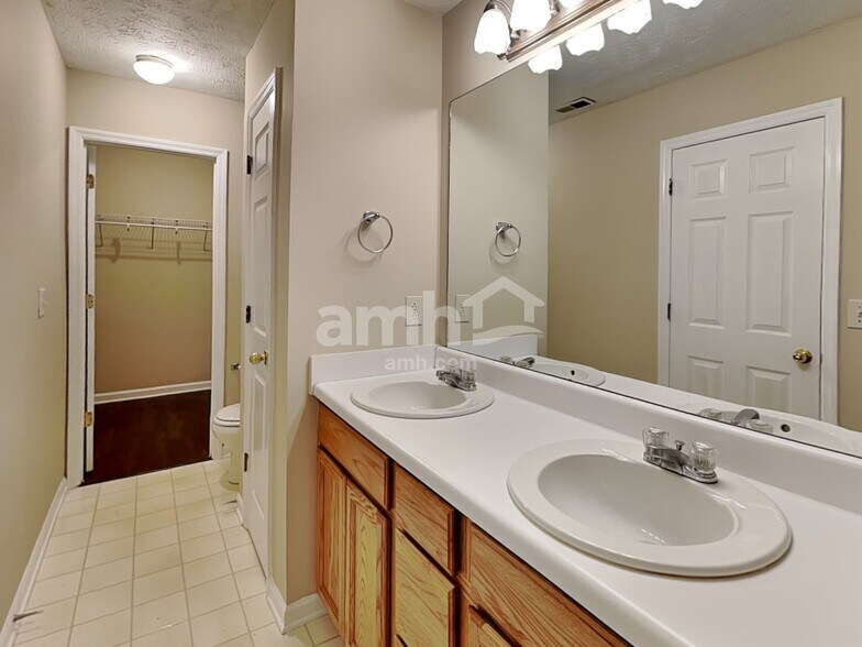 Building Photo - 1428 Westview Dr