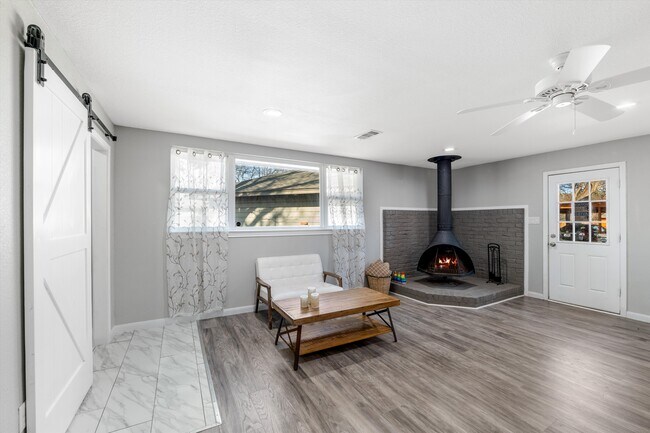 Building Photo - 2753 Larkspur Ln