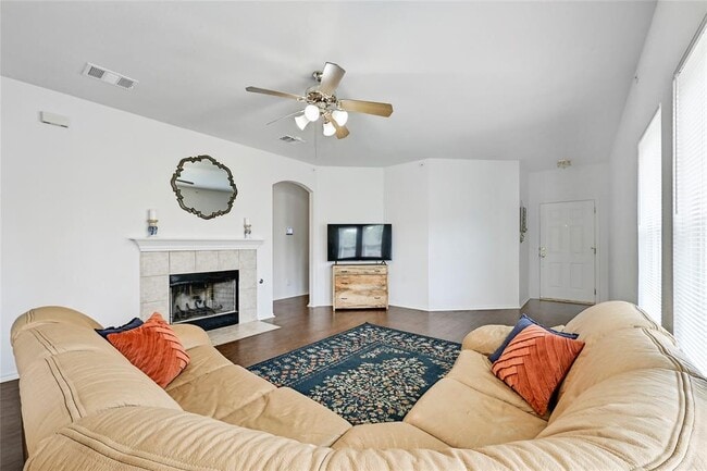 Building Photo - 808 N Creek Blvd